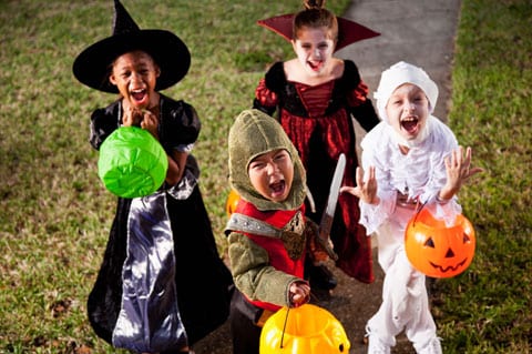 kids-trick-or-treating